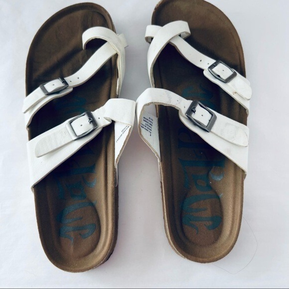 Women's white sandals‎ Size 9
